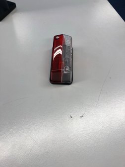 Breedtelicht rood/wit 92x43mm Hella